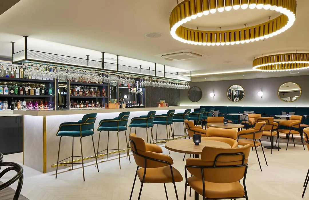 Courtyard By Marriott London Heathrow Airport-1