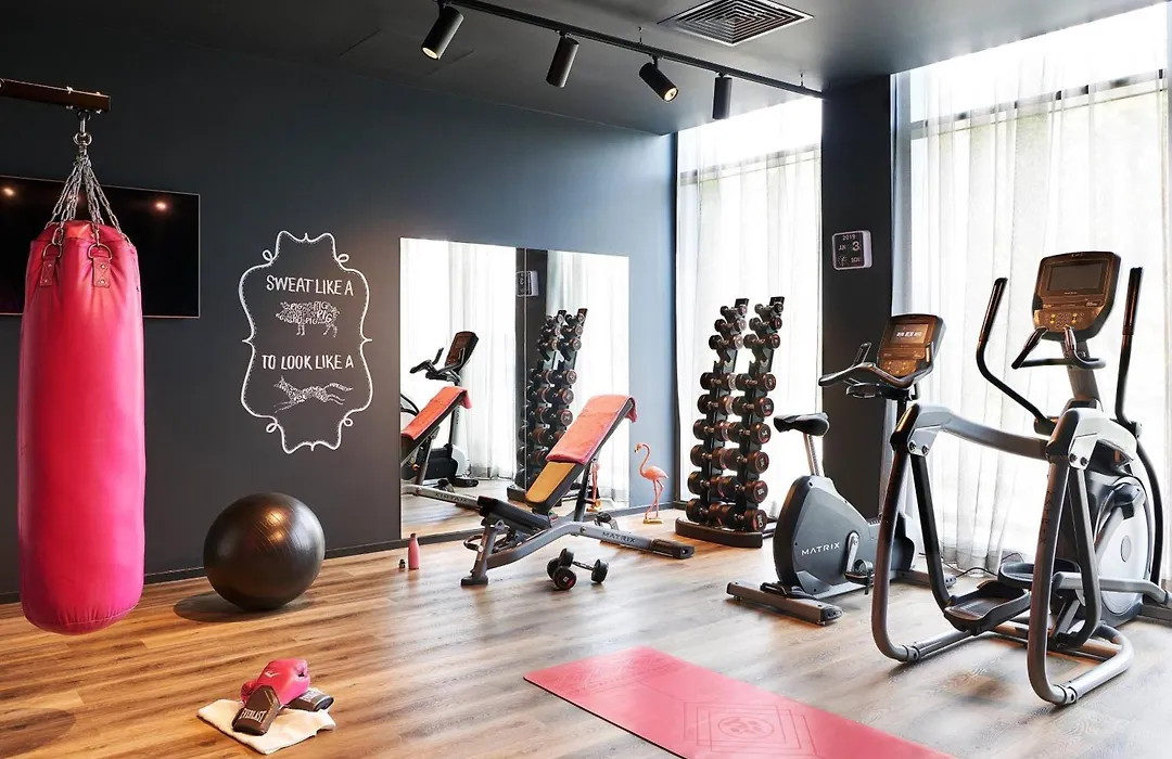 Moxy Edinburgh Airport-1