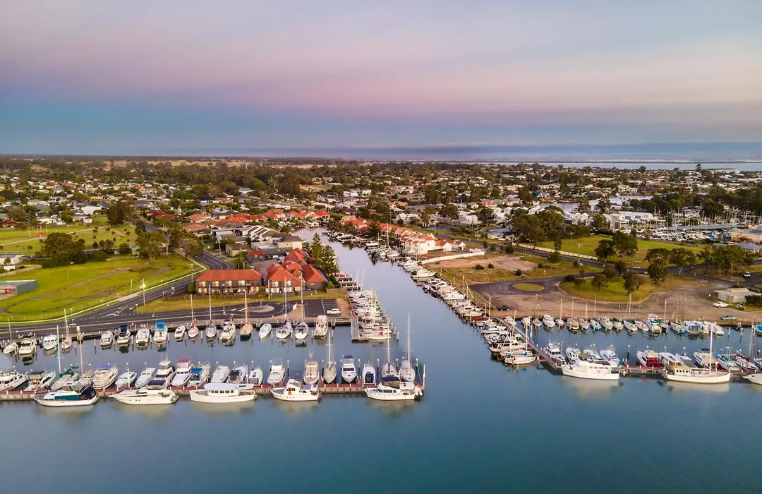 Mariners Cove Waterfront Motel And Apartments-1