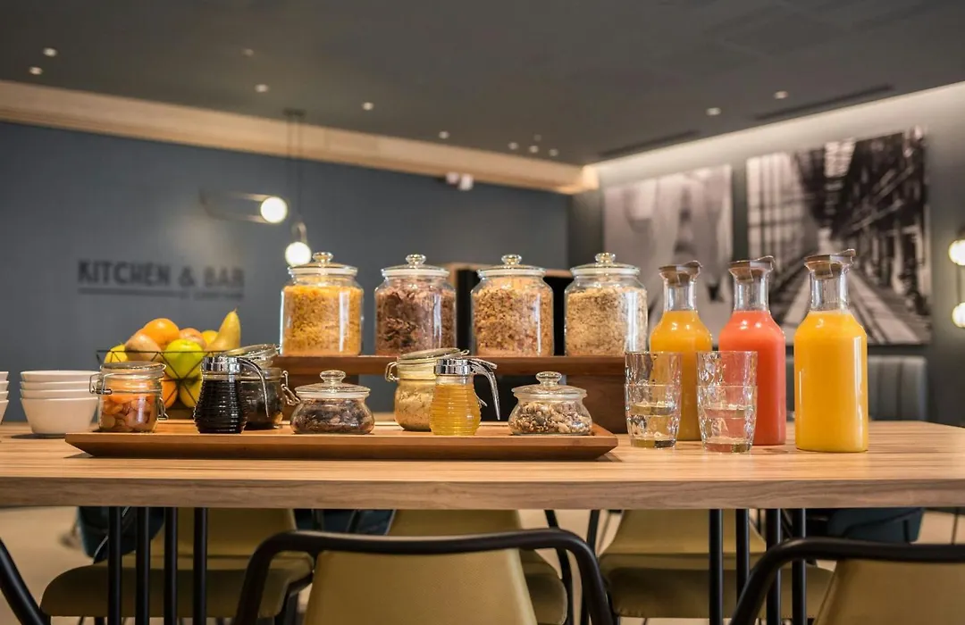 Courtyard By Marriott Paris Arcueil-1