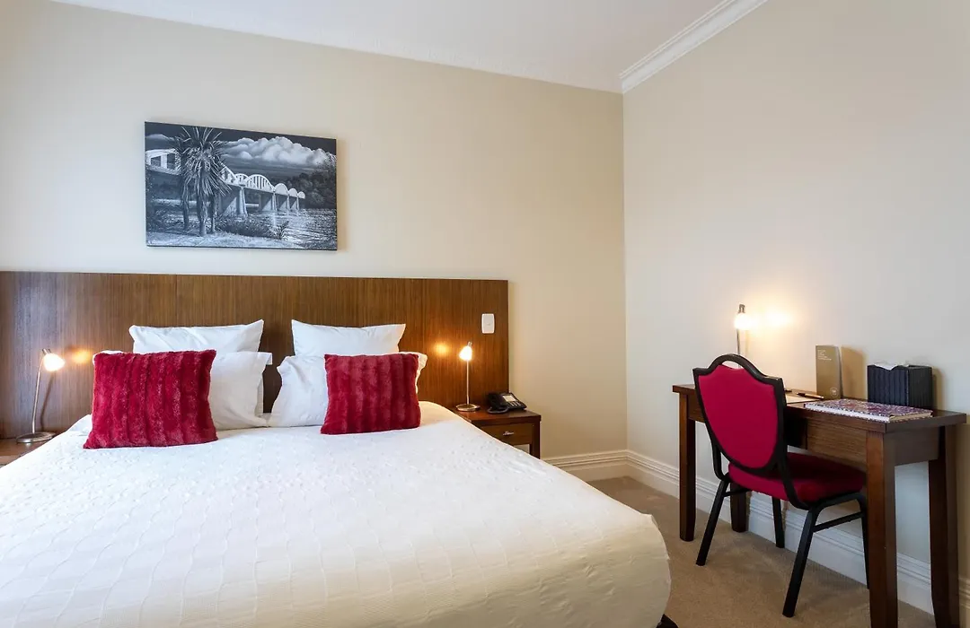 Tuakau Hotel-1
