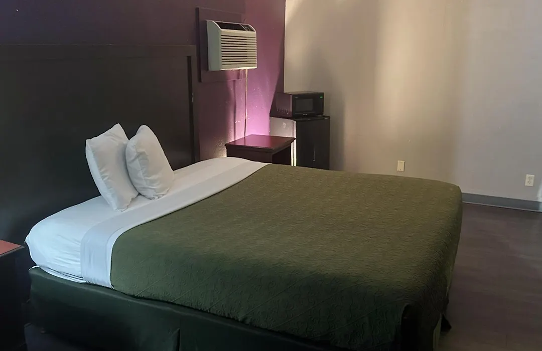 Deluxe Inn-1