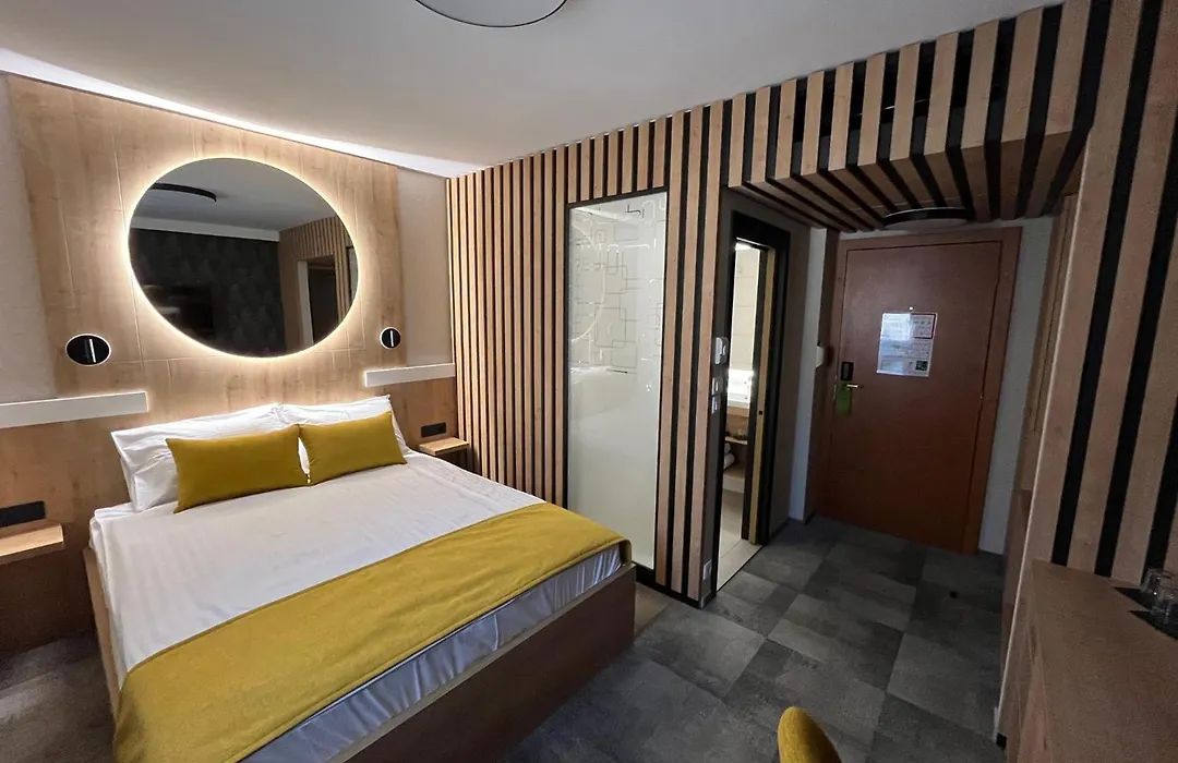 Hotel Mantova Vrhnika-1