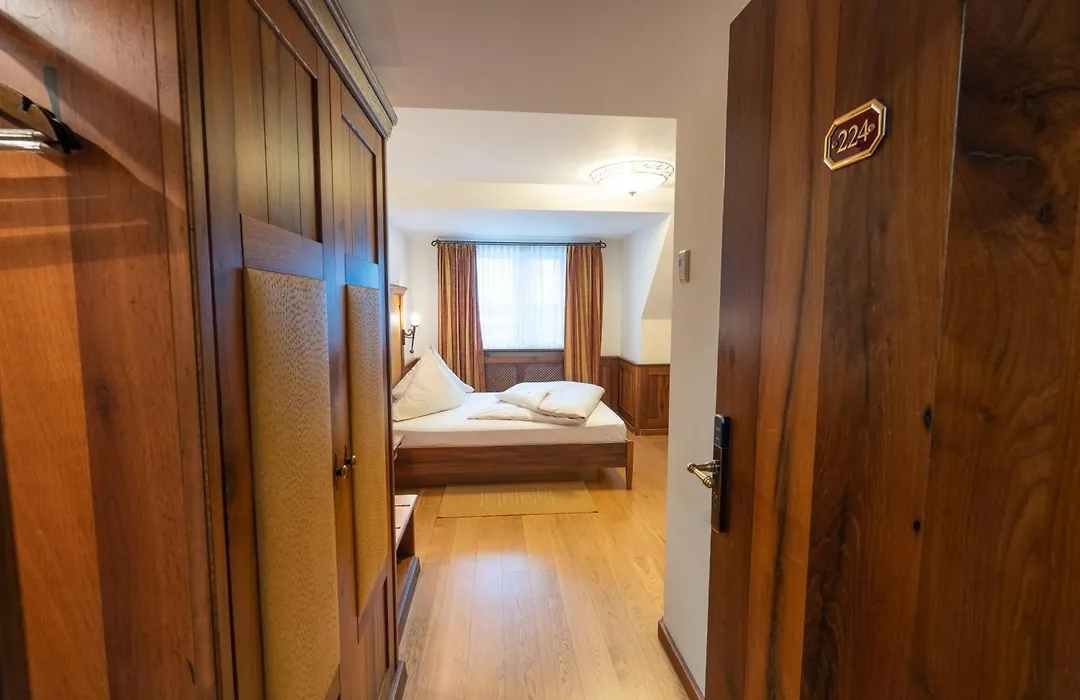 Hotel Hirsch-1