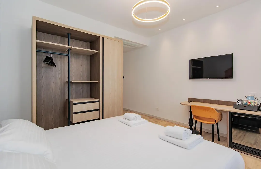 Ophelia Hotel-1