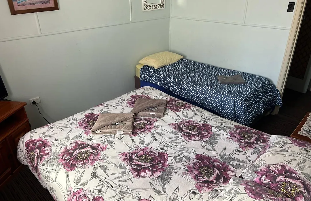 Gundy Pub & Caravan Park-1