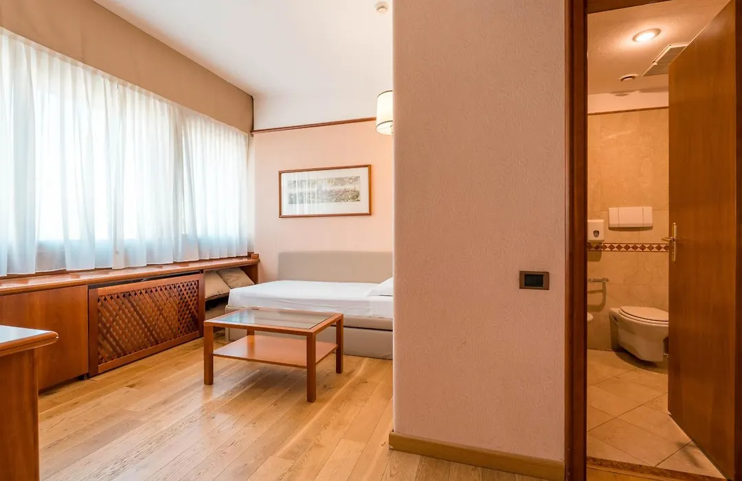 Crystal Hotel Varese-1