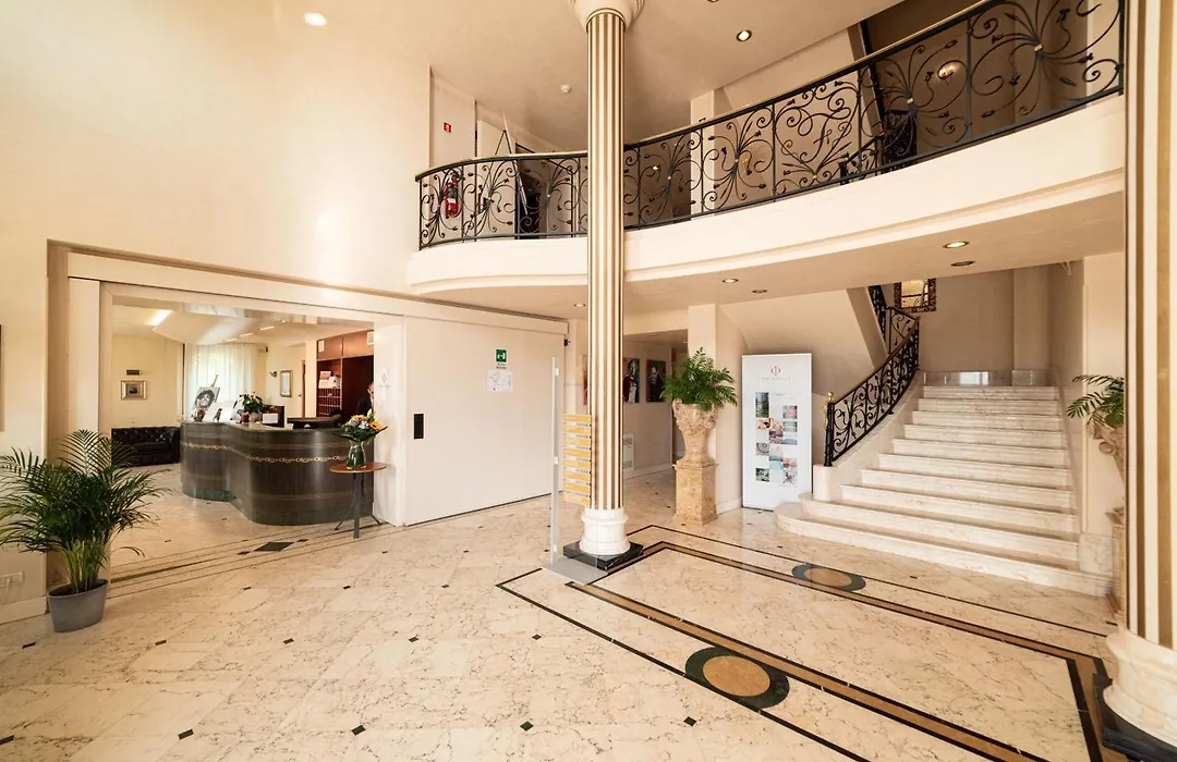 Phi Hotel Astoria-1