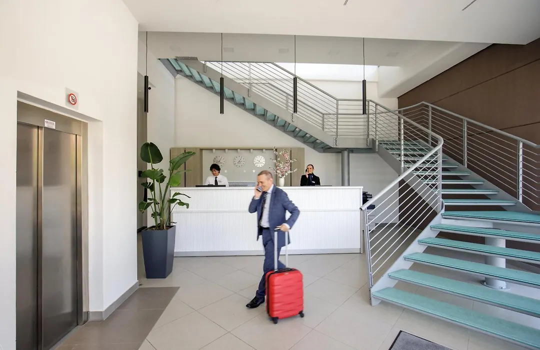 Simon Hotel Aprilia-1