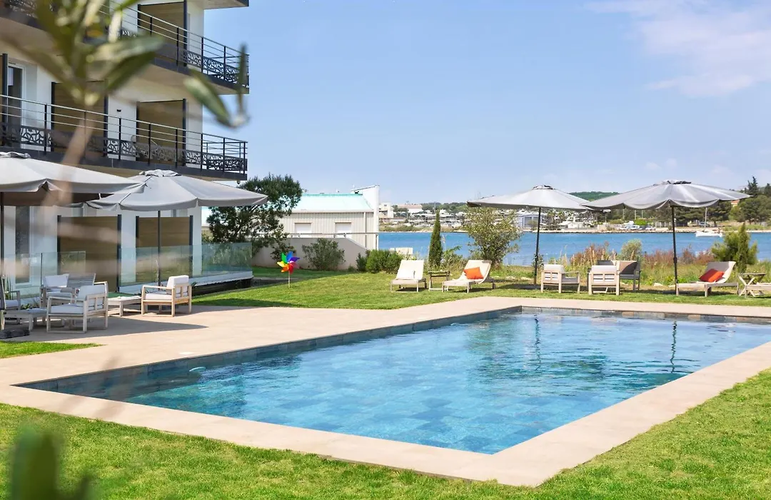 Golden Tulip Hotel & Rooftop Martigues Provence-1