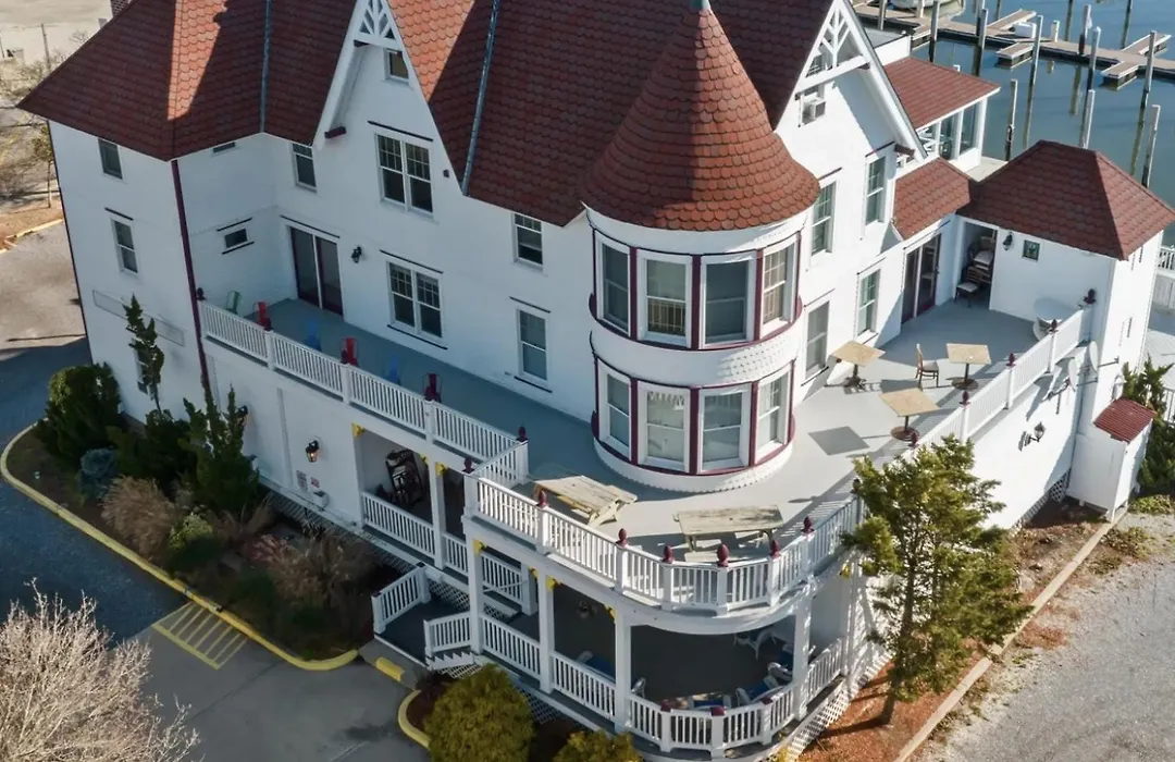 Tavern On The Bay Hotel - Lucky Luciano Suite-1