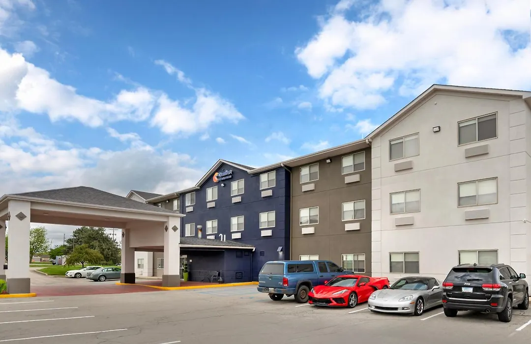 Comfort Inn & Suites North Greenfield-1