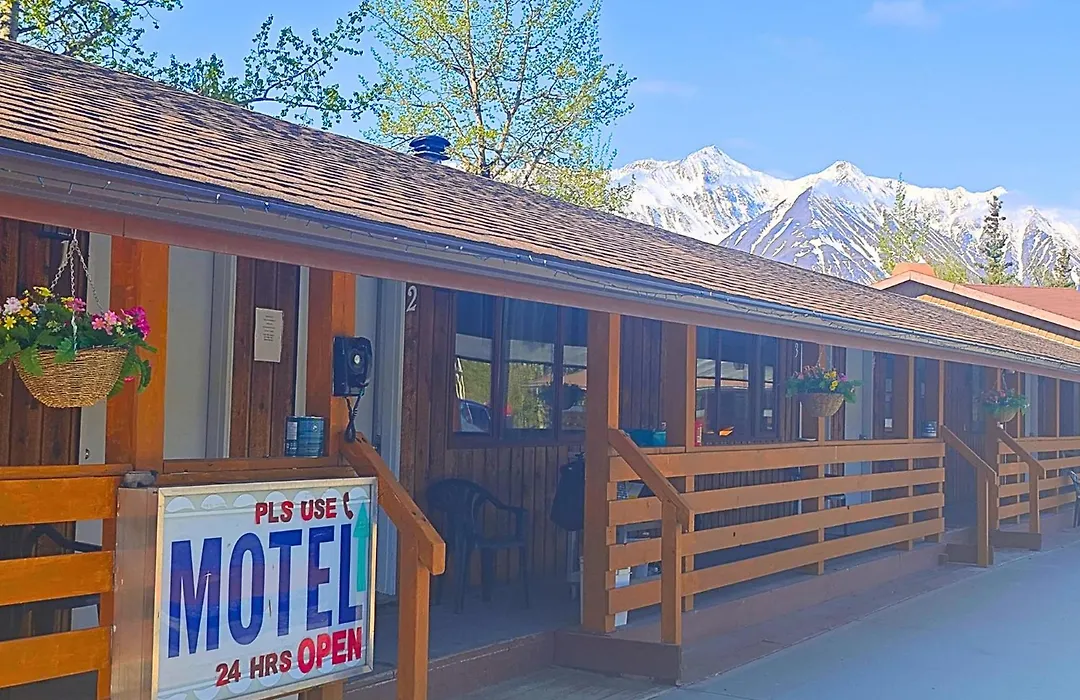 Cozy Corner Motel & Restaurant-1