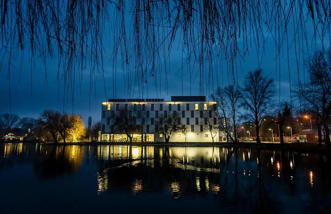 Best Western Plus Lakeside Hotel-1