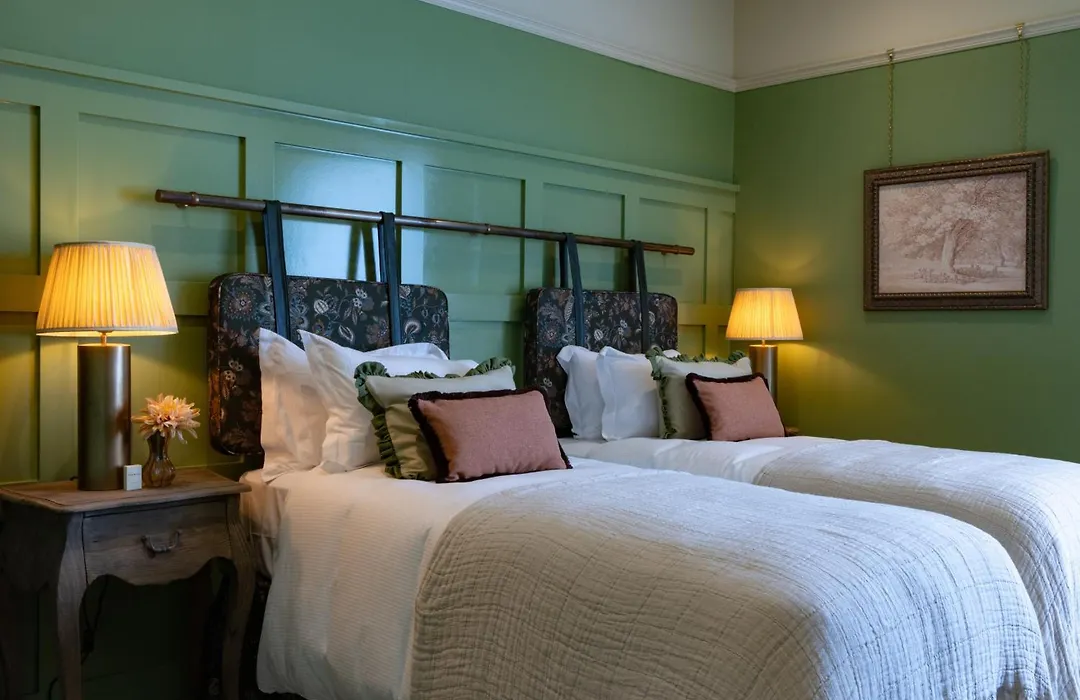 The Ragged Robin - A Heartwood Inn-1