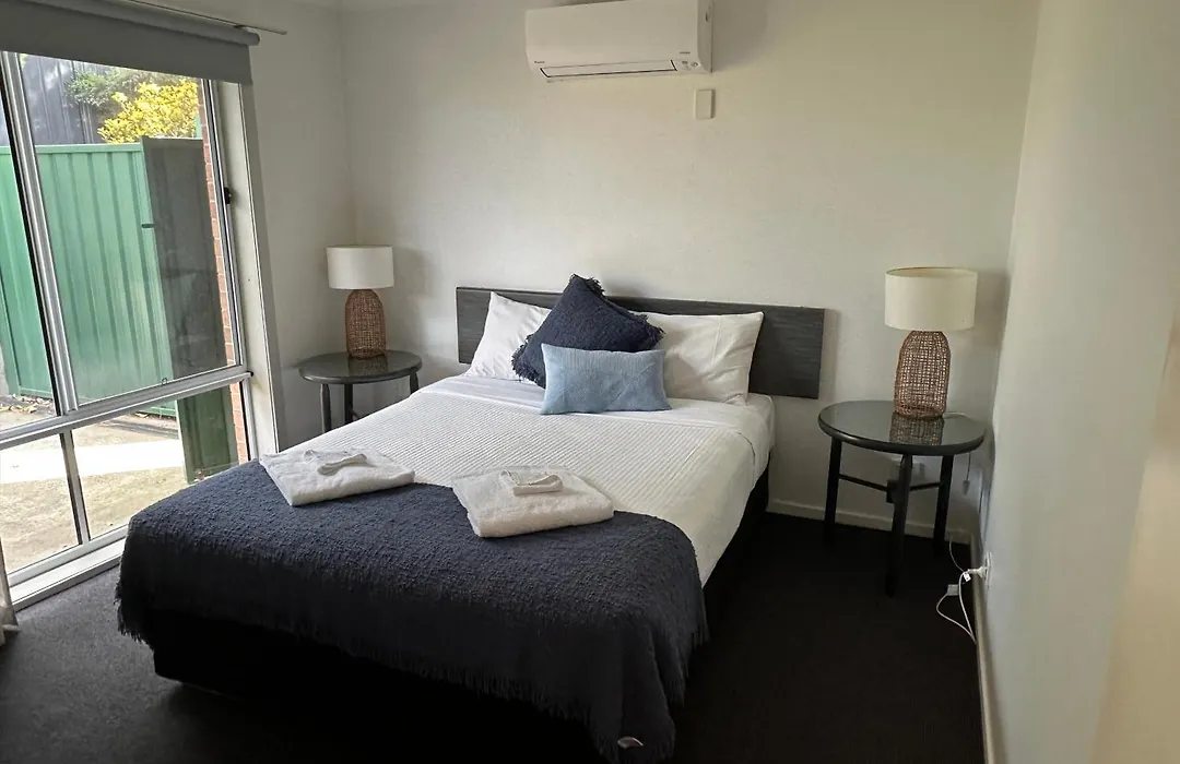 The Oaks Hotel Motel-1