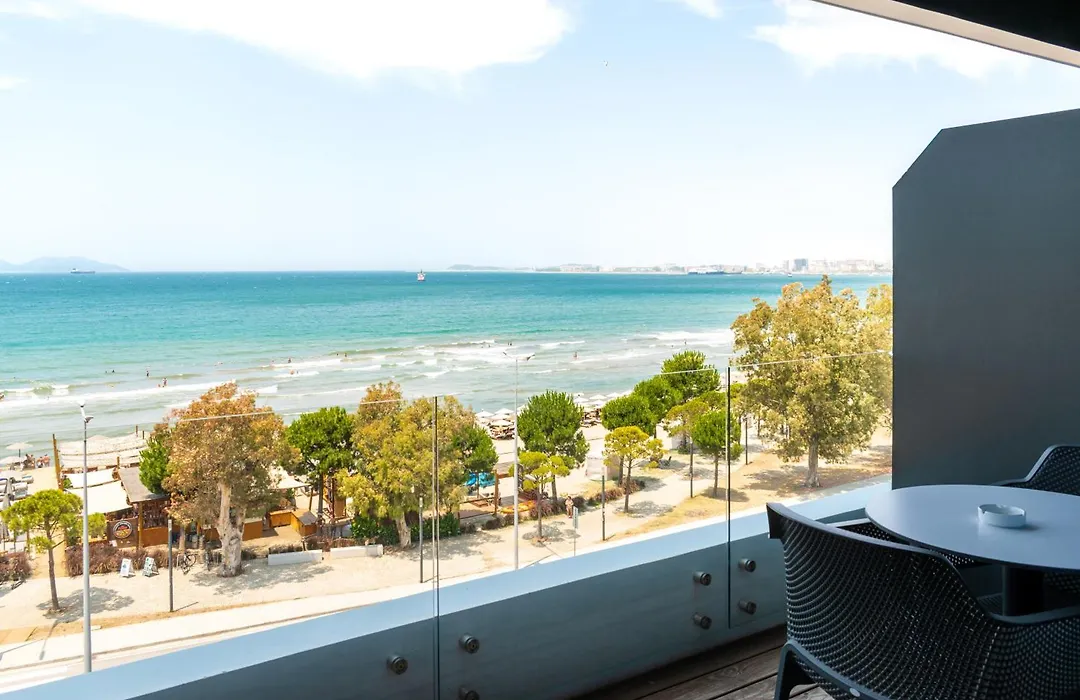 Yacht Hotel-1