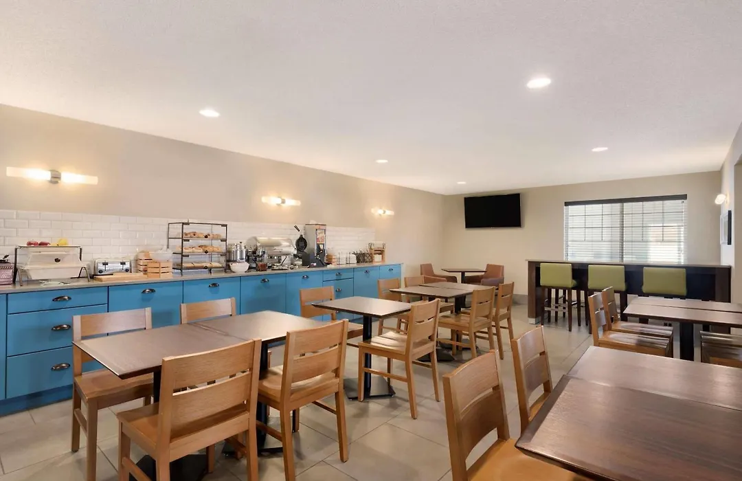 Country Inn & Suites By Radisson, Chippewa Falls, Wi-1