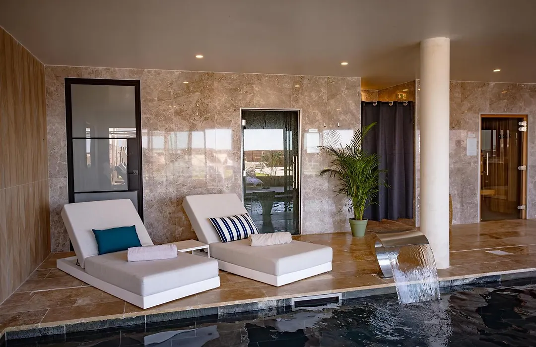Les Vagues Hotel & Spa-1