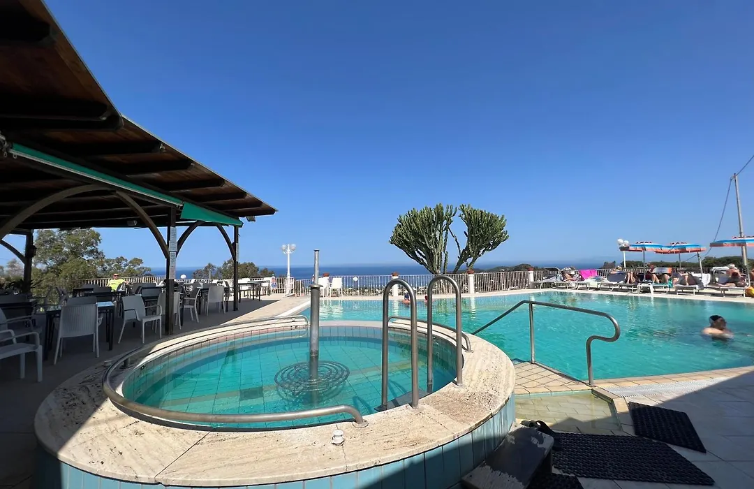 Hotel Carlo Magno-1