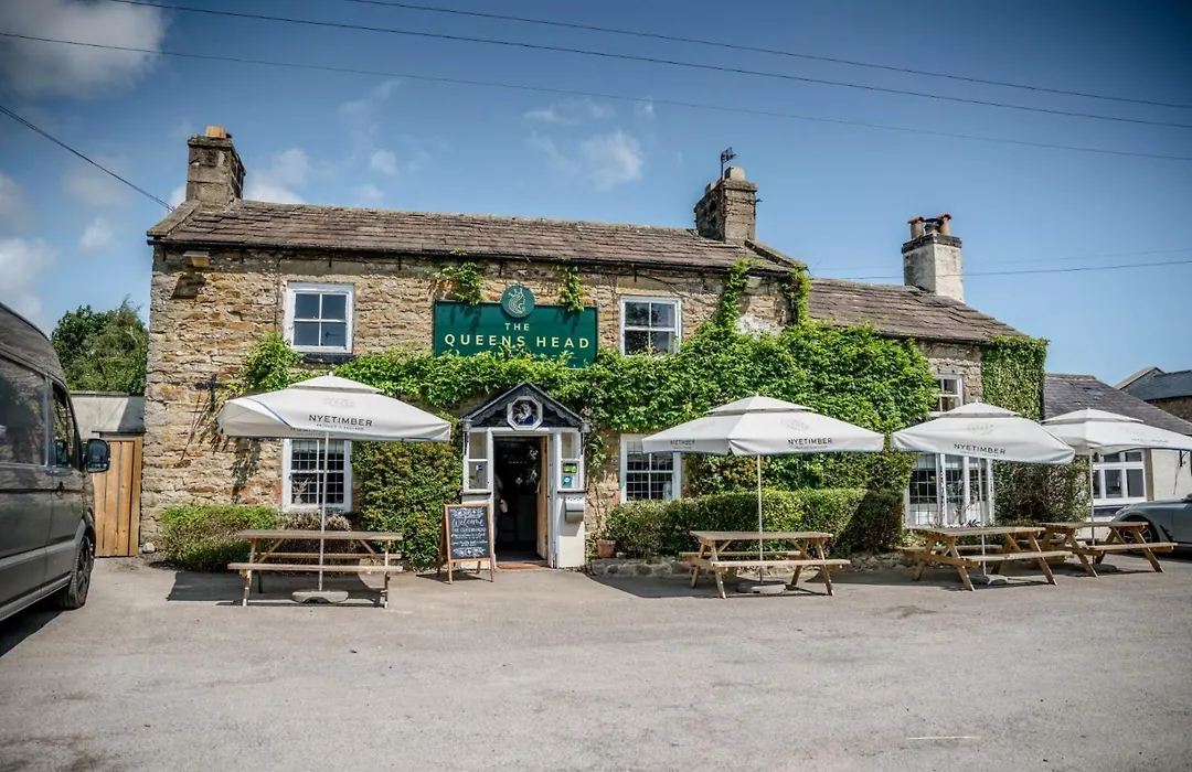 Queens Head-1