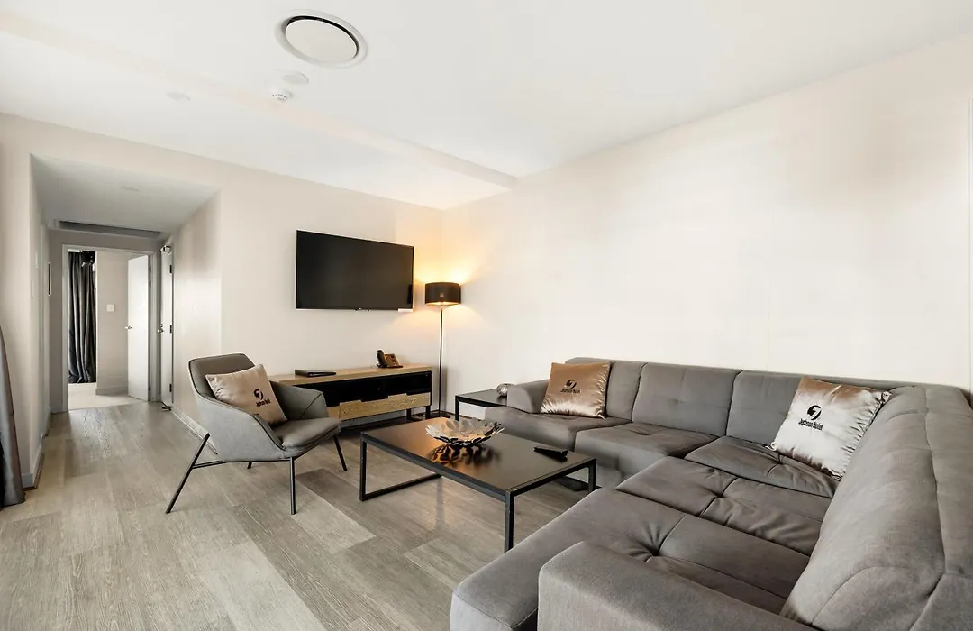 Jephson Hotel & Apartments-1