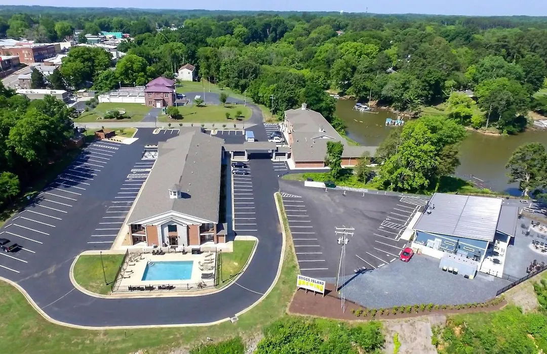 Clarion Pointe On The Lake Clarksville-South Hill West-1