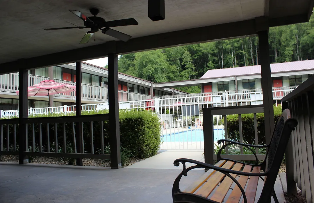 Great Smokies Inn - Cherokee-1