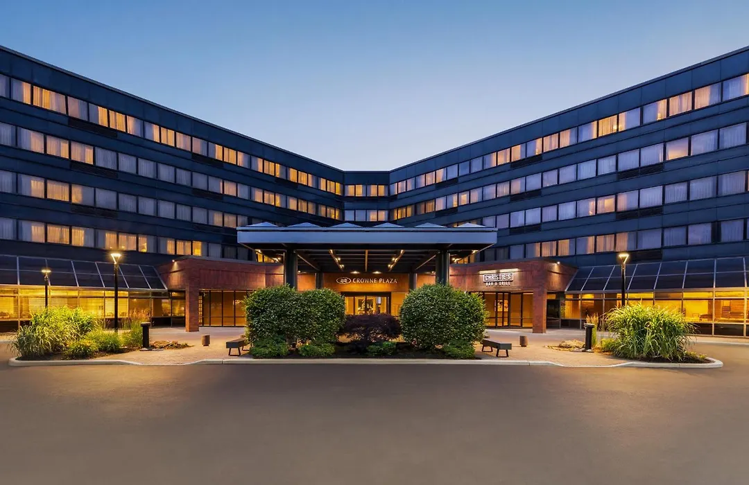 Crowne Plaza Edison By Ihg-1