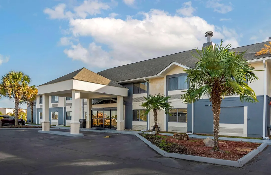 Comfort Inn & Suites - Near Robins Air Force Base Main Gate-1
