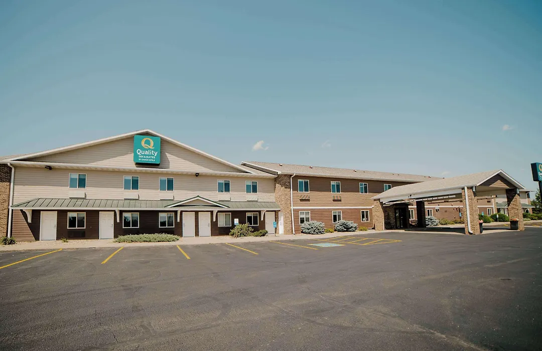 Quality Inn & Suites Watertown Near Prairie Lakes Ice Arena-1