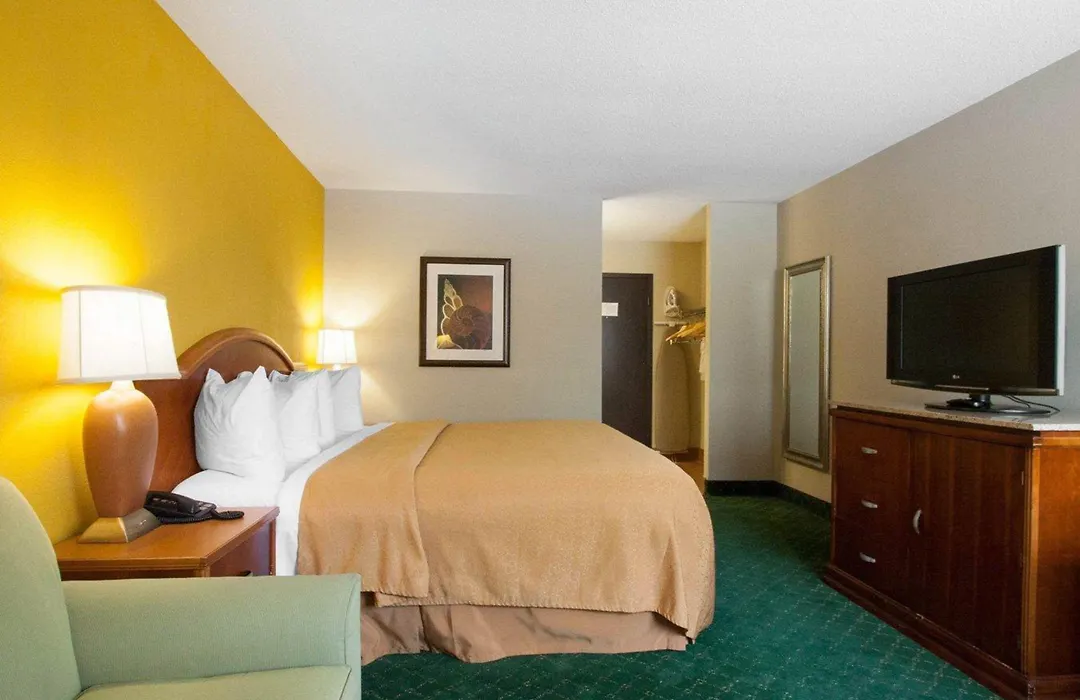 Quality Inn Cairo I-57-1