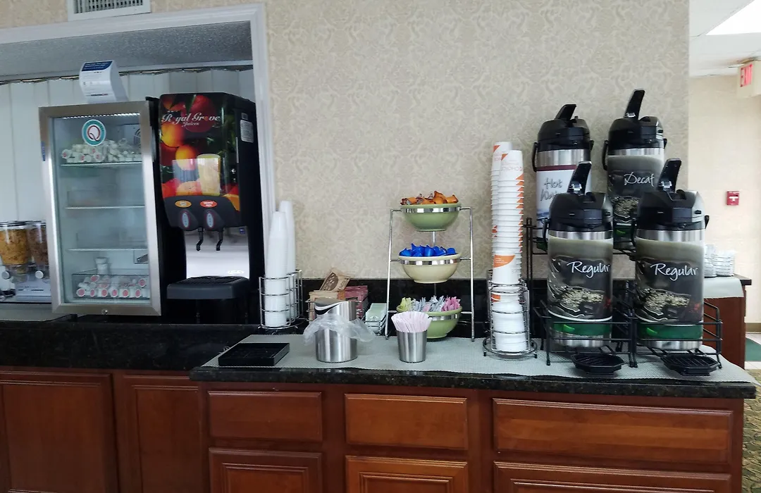 Quality Suites Paducah I-24-1
