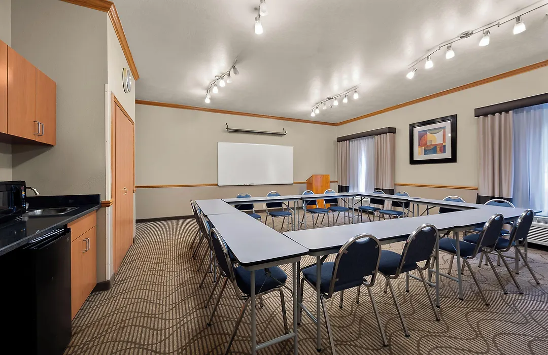 Comfort Inn & Suites Fenton-1