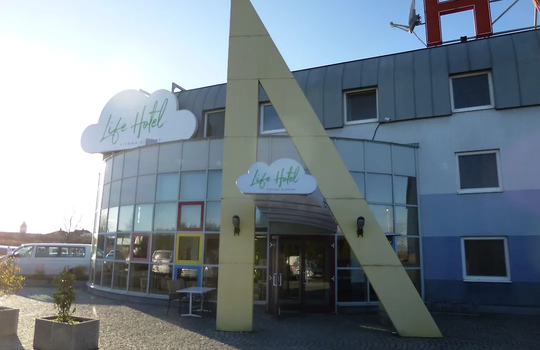 LifeHotel Vienna Airport-1