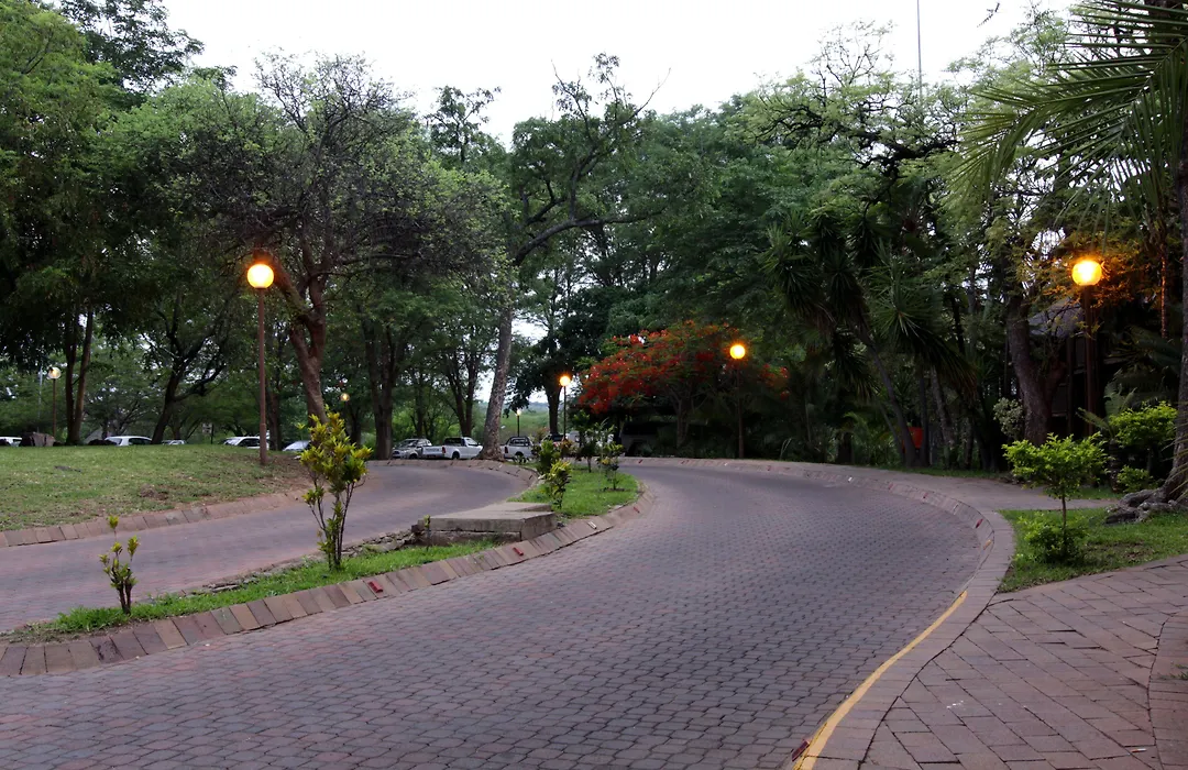 Cresta Mowana Safari Resort & Spa-1
