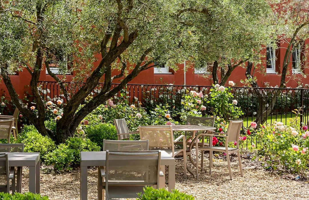 Best Western Plus Le Lavarin-1