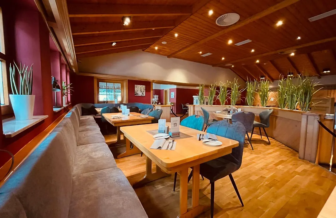 Maifeld Sport- und Tagungshotel-1