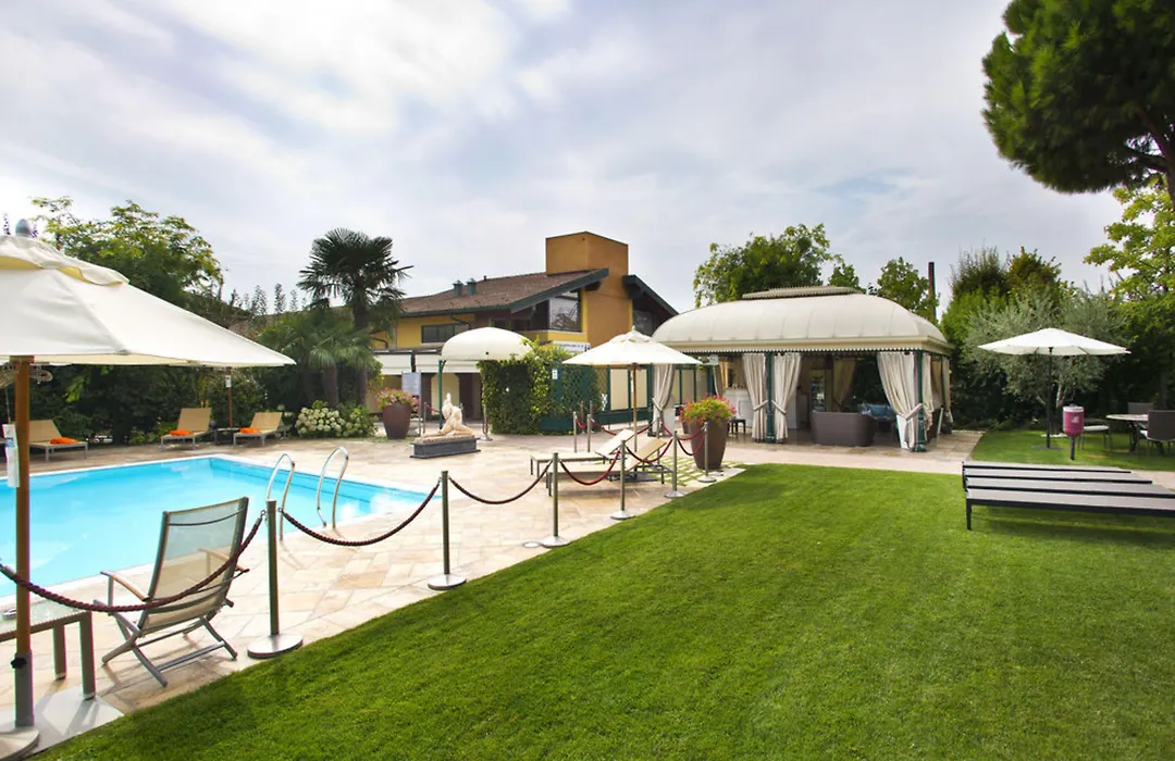 Vip'S Motel Luxury Accommodation & Spa-1