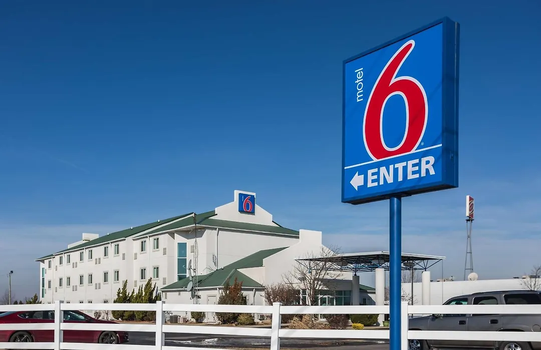 Motel 6 Dale, Indiana Near Holiday World And Splashing Safari#Central Time #I64 Highway-1