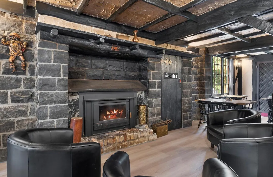 The Fox And Hounds Historic Hotel-1