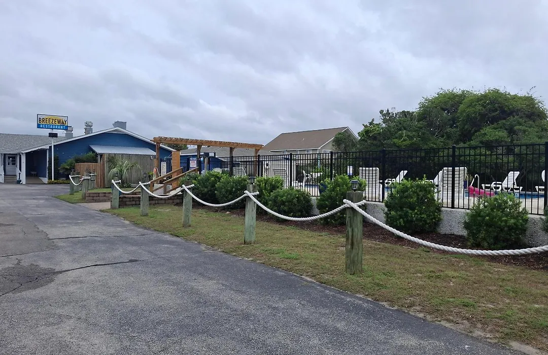 The Breezeway Motel & Resturant-1