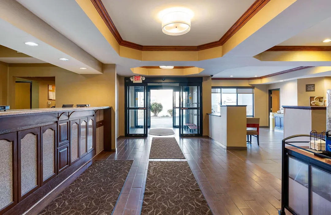 Comfort Suites South Haven Near I-96-1