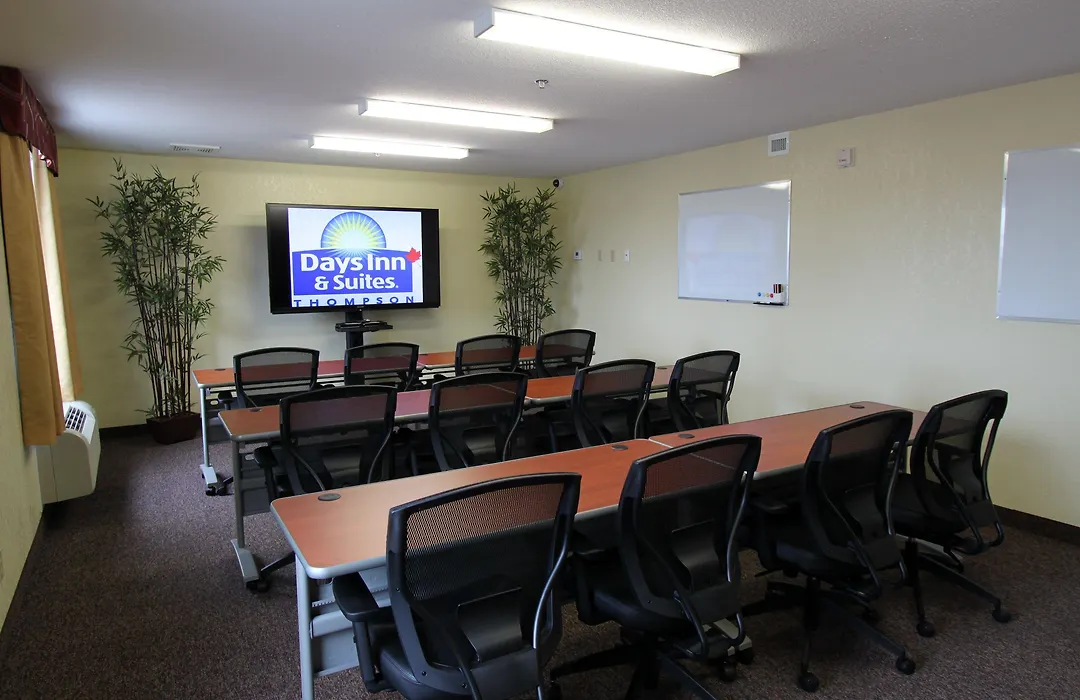 Days Inn & Suites By Wyndham Thompson-1