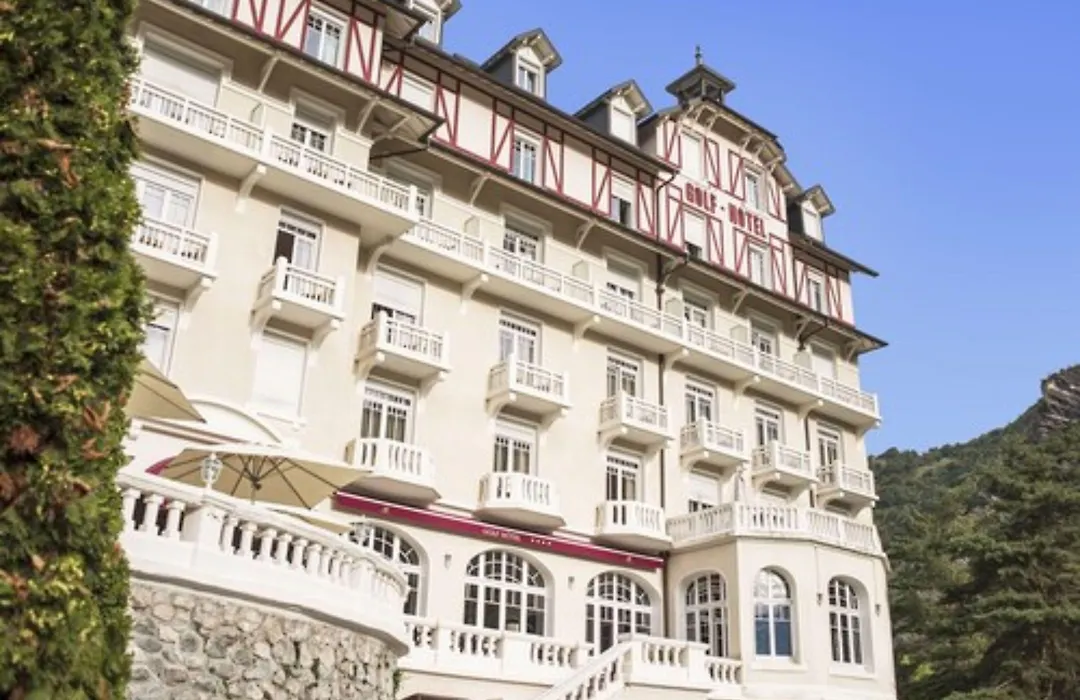 Golf Hotel-1