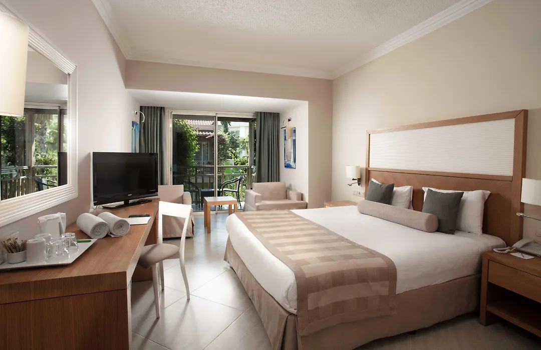Paloma Oceana-1