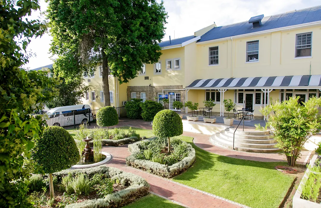 Queen'S Hotel By Bon Hotels-1