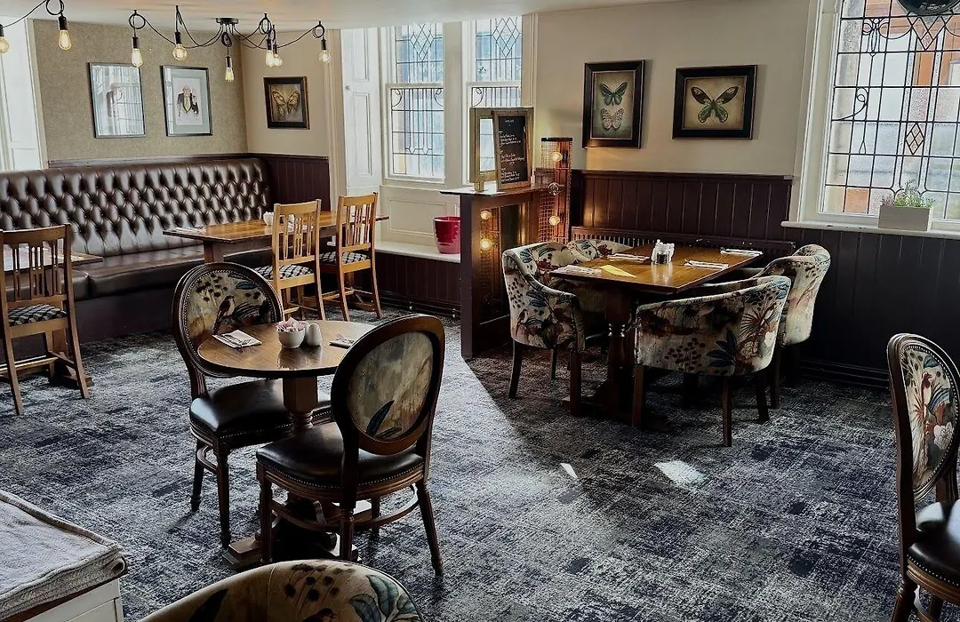 Queens Head-1