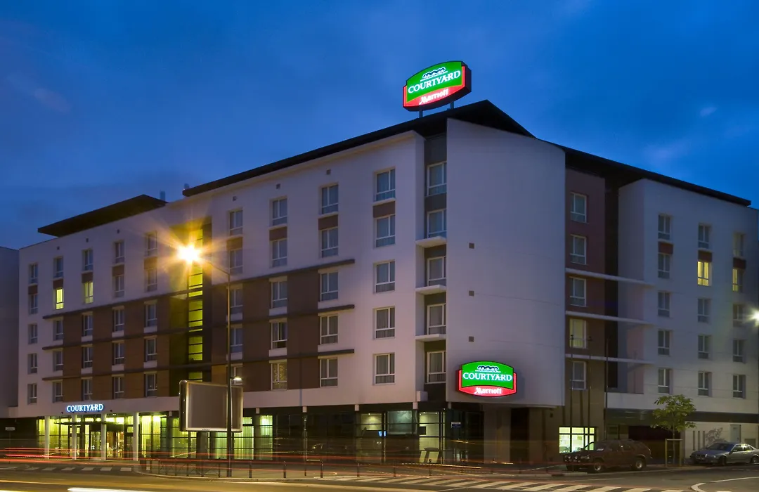 Courtyard By Marriott Paris Saint Denis-1