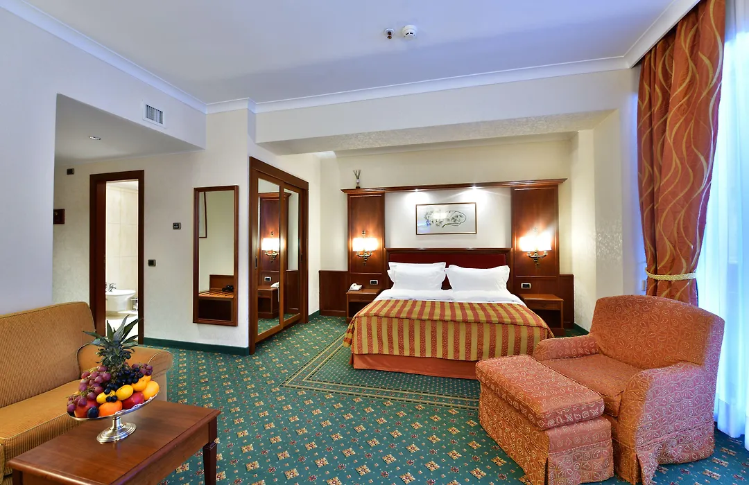 Lux Garden Hotel-1